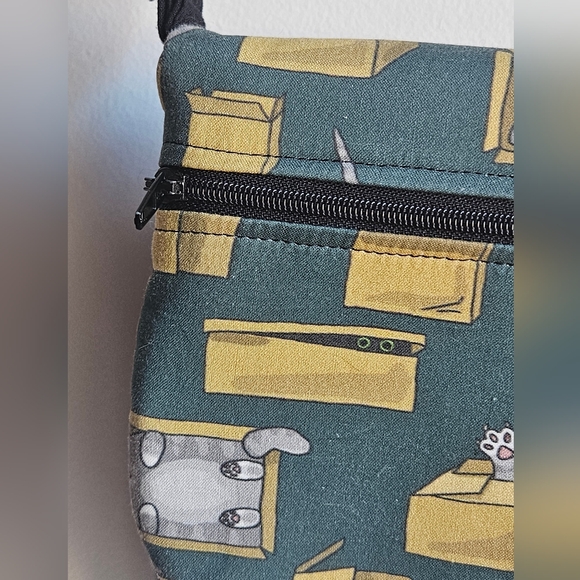 Fabrikate Handmade Adjustable Cat-Themed Wallet Purse - Picture 4 of 15